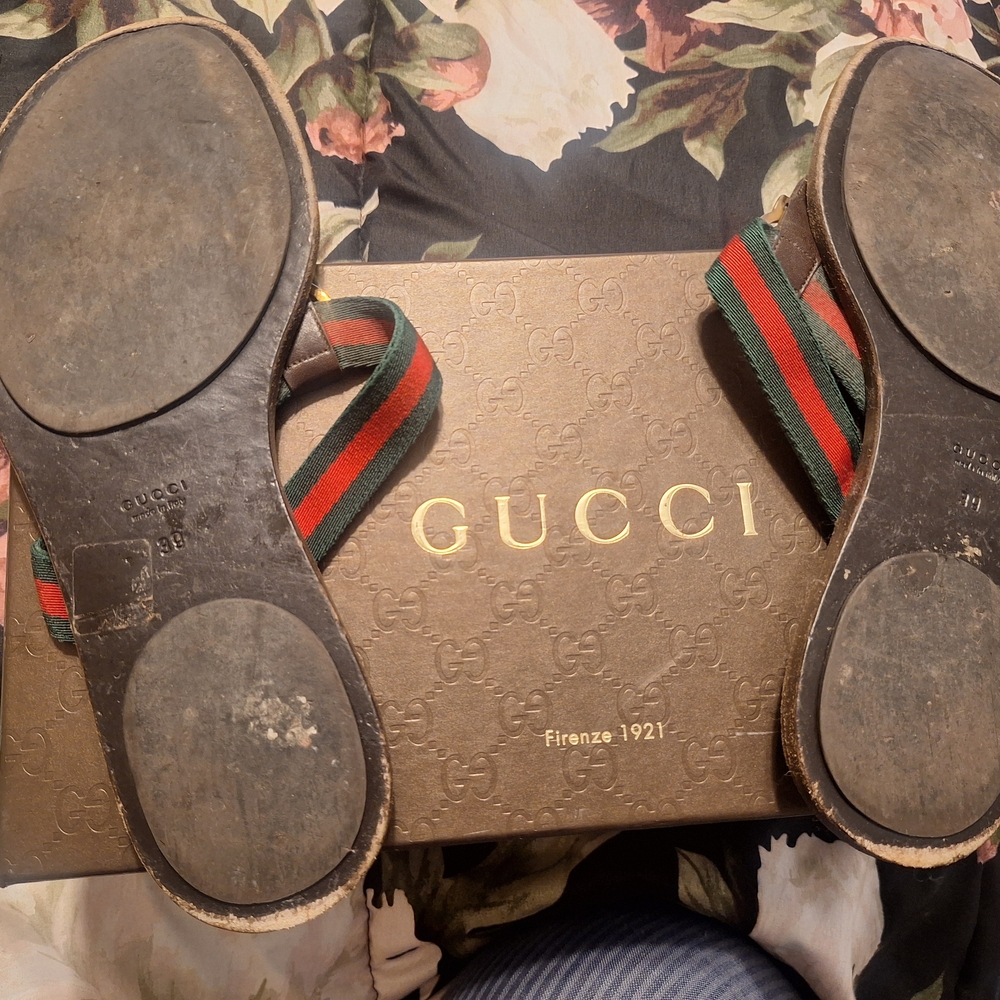 Authentic Gucci Flips - Picture 3 of 3